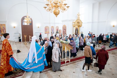 Митрополит Игнатий совершил Божественную литургию в Николо-Тихвинском соборном храме Саратова