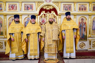 Митрополит Игнатий совершил Божественную литургию в Трехсвятительском храме г. Саратова