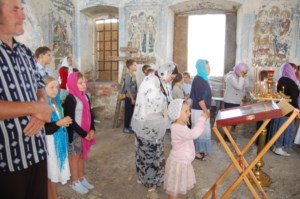 Учителя и ученики православной гимназии побывали на службе в старинном храме