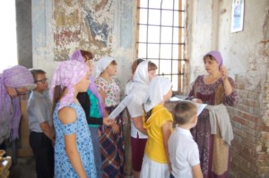 Учителя и ученики православной гимназии побывали на службе в старинном храме