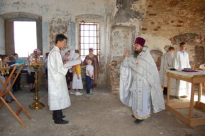 Учителя и ученики православной гимназии побывали на службе в старинном храме