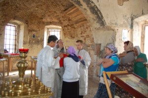 Учителя и ученики православной гимназии побывали на службе в старинном храме