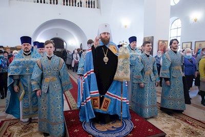 Митрополит Игнатий совершил Божественную литургию в храме в честь Рождества Христова г. Саратова