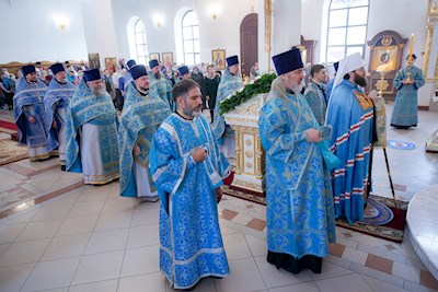 Митрополит Игнатий совершил Божественную литургию в храме в честь Рождества Христова г. Саратова