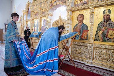 Митрополит Игнатий совершил Божественную литургию в храме в честь Рождества Христова г. Саратова