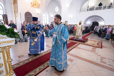 Митрополит Игнатий совершил Божественную литургию в храме в честь Рождества Христова г. Саратова