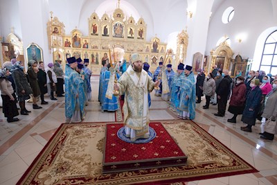 Митрополит Игнатий совершил Божественную литургию в храме в честь Рождества Христова г. Саратова