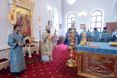 Митрополит Игнатий совершил Божественную литургию в храме в честь Рождества Христова г. Саратова