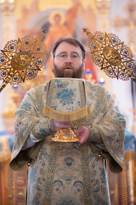 Митрополит Игнатий совершил Божественную литургию в храме в честь Рождества Христова г. Саратова