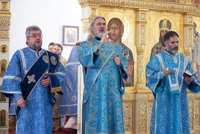 Митрополит Игнатий совершил Божественную литургию в храме в честь Рождества Христова г. Саратова