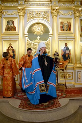 Митрополит Игнатий совершил ночную Божественную литургию в храме апостола и евангелиста Иоанна Богослова при СПДС