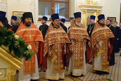 Митрополит Игнатий совершил ночную Божественную литургию в храме апостола и евангелиста Иоанна Богослова при СПДС