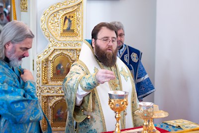 Митрополит Игнатий совершил Божественную литургию в храме в честь Рождества Христова г. Саратова