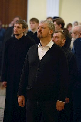 Митрополит Игнатий совершил ночную Божественную литургию в храме апостола и евангелиста Иоанна Богослова при СПДС