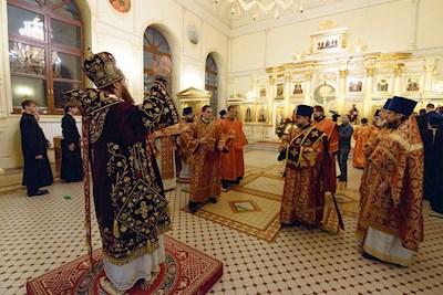 Митрополит Игнатий совершил ночную Божественную литургию в храме апостола и евангелиста Иоанна Богослова при СПДС