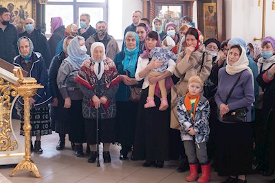 Митрополит Игнатий совершил Божественную литургию в храме в честь Рождества Христова г. Саратова