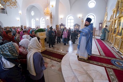 Митрополит Игнатий совершил Божественную литургию в храме в честь Рождества Христова г. Саратова