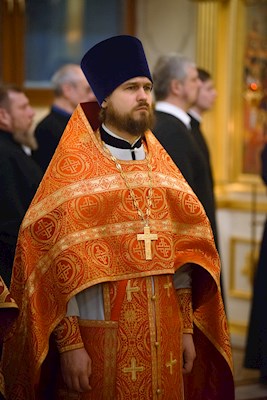 Митрополит Игнатий совершил ночную Божественную литургию в храме апостола и евангелиста Иоанна Богослова при СПДС