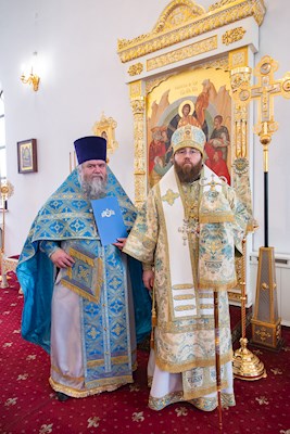 Митрополит Игнатий совершил Божественную литургию в храме в честь Рождества Христова г. Саратова