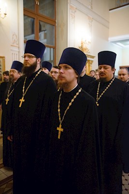 Митрополит Игнатий совершил ночную Божественную литургию в храме апостола и евангелиста Иоанна Богослова при СПДС