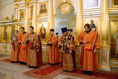 Митрополит Игнатий совершил ночную Божественную литургию в храме апостола и евангелиста Иоанна Богослова при СПДС