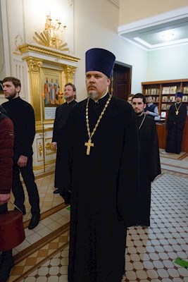 Митрополит Игнатий совершил ночную Божественную литургию в храме апостола и евангелиста Иоанна Богослова при СПДС