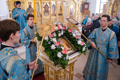 Митрополит Игнатий совершил Божественную литургию в храме в честь Рождества Христова г. Саратова