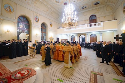 Митрополит Игнатий совершил ночную Божественную литургию в храме апостола и евангелиста Иоанна Богослова при СПДС