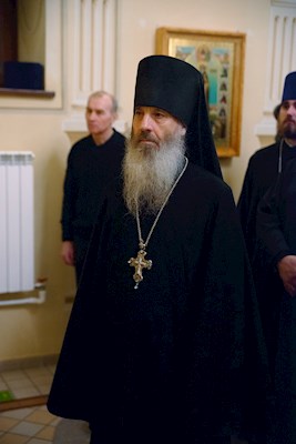 Митрополит Игнатий совершил ночную Божественную литургию в храме апостола и евангелиста Иоанна Богослова при СПДС
