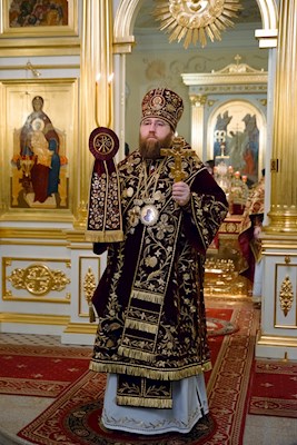 Митрополит Игнатий совершил ночную Божественную литургию в храме апостола и евангелиста Иоанна Богослова при СПДС