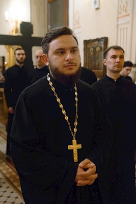 Митрополит Игнатий совершил ночную Божественную литургию в храме апостола и евангелиста Иоанна Богослова при СПДС