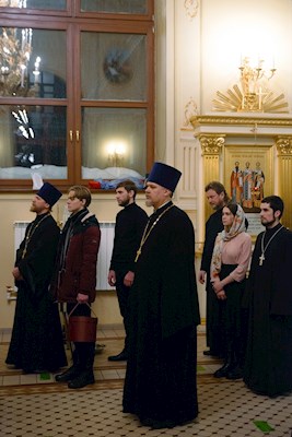 Митрополит Игнатий совершил ночную Божественную литургию в храме апостола и евангелиста Иоанна Богослова при СПДС