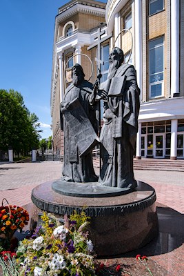 В Саратове почтили память святых равноапостольных Кирилла и Мефодия