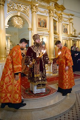 Митрополит Игнатий совершил ночную Божественную литургию в храме апостола и евангелиста Иоанна Богослова при СПДС