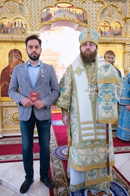 Митрополит Игнатий совершил Божественную литургию в храме в честь Рождества Христова г. Саратова