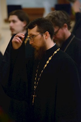 Митрополит Игнатий совершил ночную Божественную литургию в храме апостола и евангелиста Иоанна Богослова при СПДС
