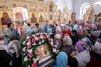 Митрополит Игнатий совершил Божественную литургию в храме в честь Рождества Христова г. Саратова