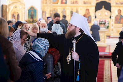 Митрополит Игнатий совершил Божественную литургию в храме в честь Рождества Христова г. Саратова