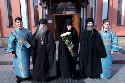 Митрополит Игнатий совершил утреню с чтением акафиста Пресвятой Богородице в Свято-Алексиевском женском монастыре г. Саратова