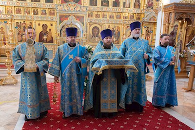 Митрополит Игнатий совершил утреню с чтением акафиста Пресвятой Богородице в Свято-Алексиевском женском монастыре г. Саратова