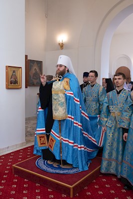 Митрополит Игнатий совершил утреню с чтением акафиста Пресвятой Богородице в Свято-Алексиевском женском монастыре г. Саратова