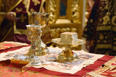 Митрополит Игнатий совершил ночную Божественную литургию в храме апостола и евангелиста Иоанна Богослова при СПДС