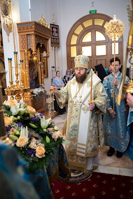 Митрополит Игнатий совершил утреню с чтением акафиста Пресвятой Богородице в Свято-Алексиевском женском монастыре г. Саратова