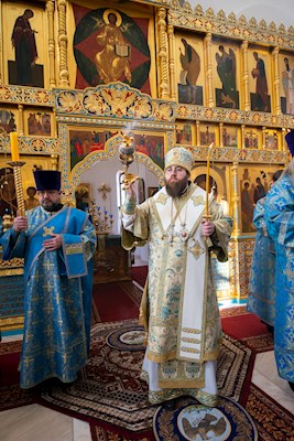 Митрополит Игнатий совершил утреню с чтением акафиста Пресвятой Богородице в Свято-Алексиевском женском монастыре г. Саратова