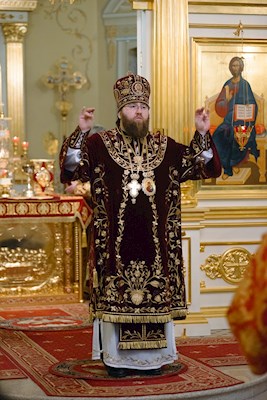 Митрополит Игнатий совершил ночную Божественную литургию в храме апостола и евангелиста Иоанна Богослова при СПДС