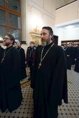 Митрополит Игнатий совершил ночную Божественную литургию в храме апостола и евангелиста Иоанна Богослова при СПДС