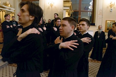 Митрополит Игнатий совершил ночную Божественную литургию в храме апостола и евангелиста Иоанна Богослова при СПДС