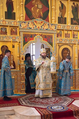 Митрополит Игнатий совершил утреню с чтением акафиста Пресвятой Богородице в Свято-Алексиевском женском монастыре г. Саратова