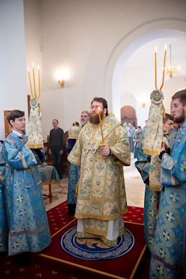 Митрополит Игнатий совершил утреню с чтением акафиста Пресвятой Богородице в Свято-Алексиевском женском монастыре г. Саратова