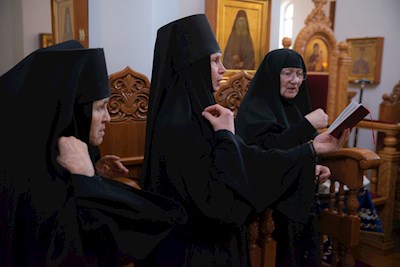 Митрополит Игнатий совершил утреню с чтением акафиста Пресвятой Богородице в Свято-Алексиевском женском монастыре г. Саратова